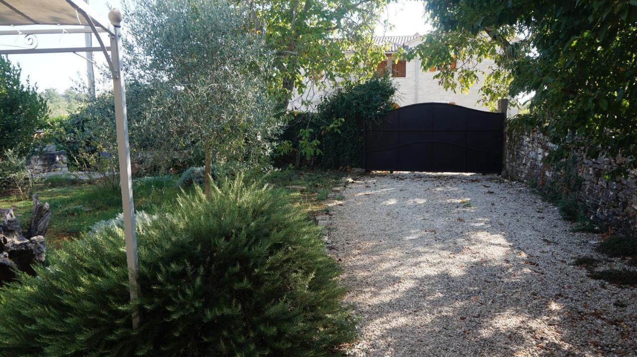 Holiday Home Ava1 With Pool & Holiday Home Ava2 With Whirlpool Baderna Exterior foto